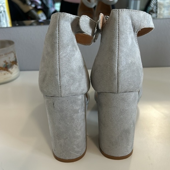 Urban outfitters gray suede heels size 8 - Picture 3 of 7